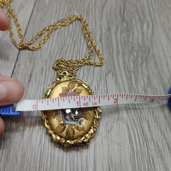 Max‎ Factor Victorian Rose Solid Perfume Locket Necklace Vintage 70s Gold Tone - Picture 9 of 16